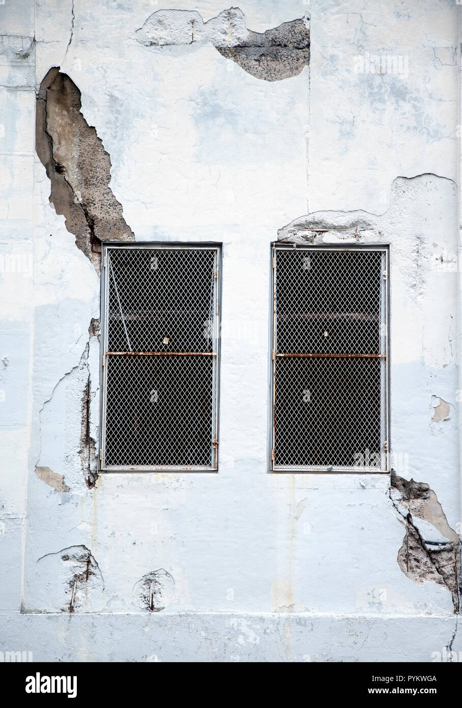 Sous Windows à un vieux stade de baseball en Patterson, NJ Banque D'Images