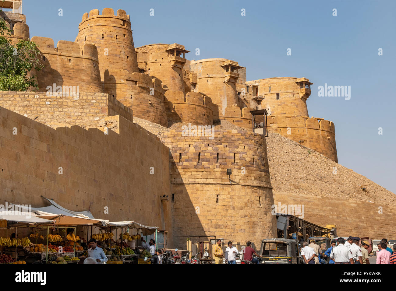Bastions du Fort de Jaisalmer, Jaisalmer, Rajasthan, India Banque D'Images