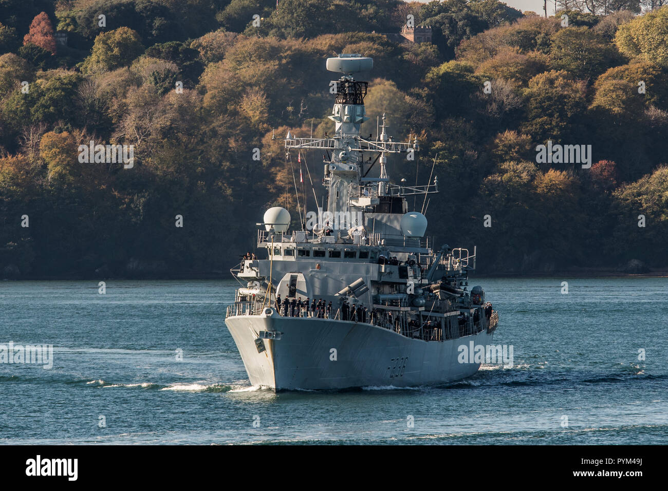 Le HMS Montrose quitter Plymouth pour un déploiement de 3 ans. Banque D'Images