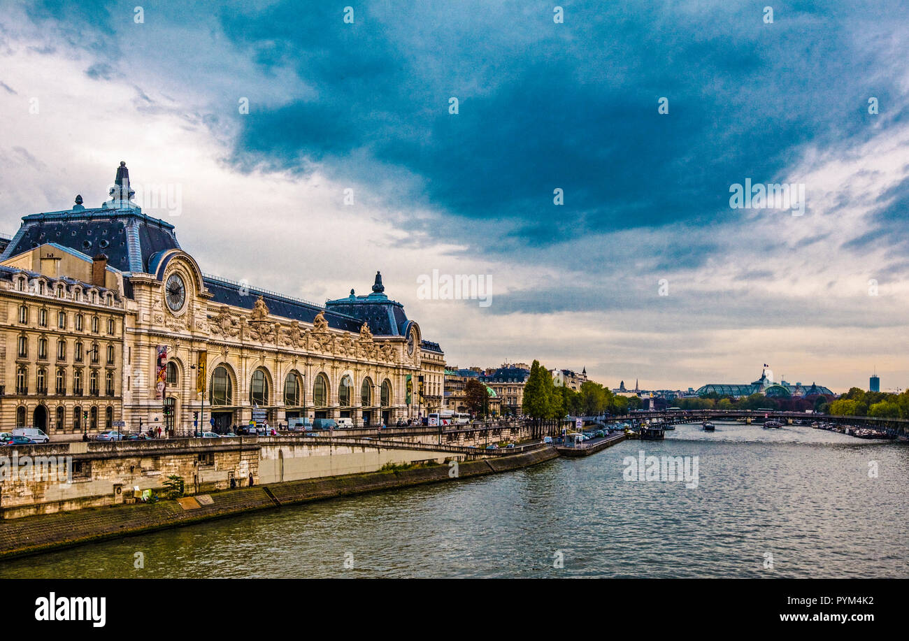 France,Paris,vue sur le musée d'Orsay de la Seine Banque D'Images