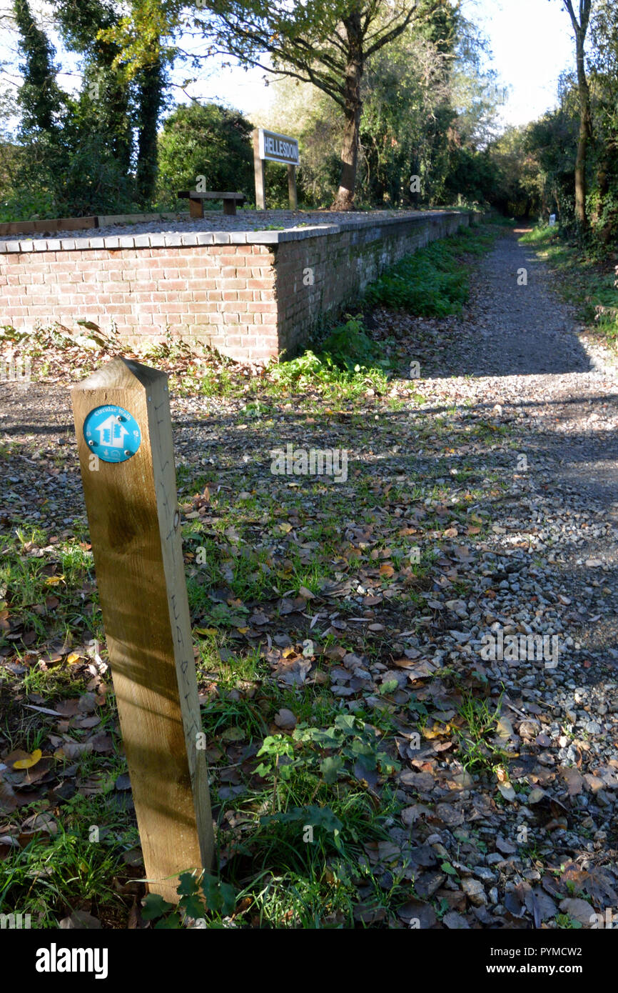 Plate-forme Hellesdon récemment rénové, sur l'ancien Midland et Great Northern Railway, maintenant sur Marriott's Way sentier de grande randonnée / la piste cyclable Banque D'Images