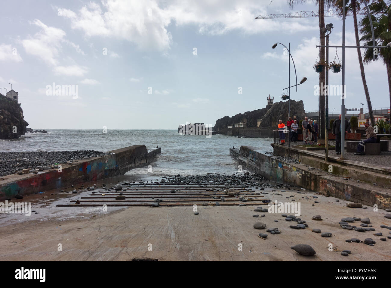 Vue de la plage et du port de Câmara de Lobos, Madère Banque D'Images