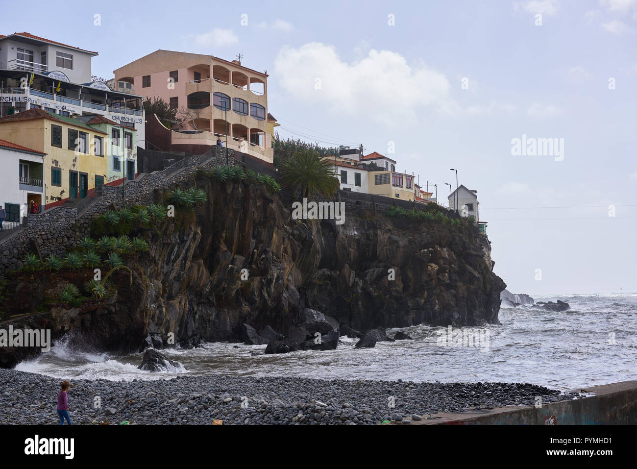 Pierre noire plage de Câmara de Lobos, Madère Banque D'Images
