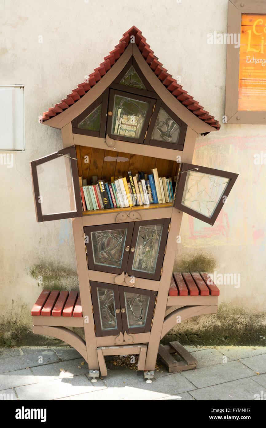 La cabane à livres, un libre échange l'échange de livres, le cabinet à Toul, Meurthe-et-Moselle, France, Europe Banque D'Images