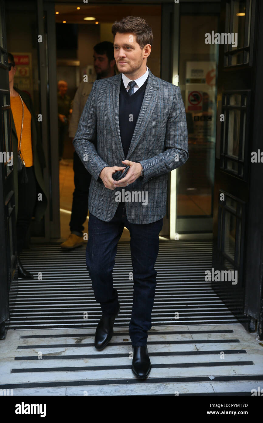 Chanteur Michael Buble vu quitter Chris Evans BBC Radio 2 Breakfast Show -  London avec : Michael Buble Où : London, Royaume-Uni Quand : 28 septembre  2018 Source : WENN.com Photo Stock - Alamy