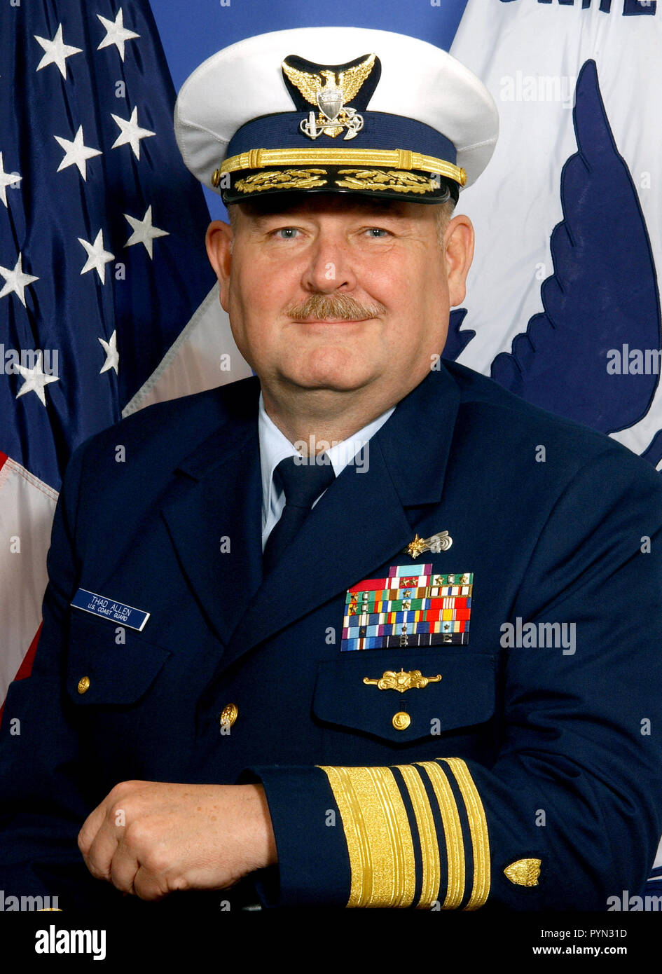 WASHINGTON, D.C. (25 mai 2006)--l'amiral Thad Allen W. a assumé les fonctions de la 23e commandant de la Garde côtière canadienne le 25 mai 2006. L'amiral Allen est originaire de Tucson, Arizona, est diplômé de l'US Coast Guard Academy en 1971. Banque D'Images