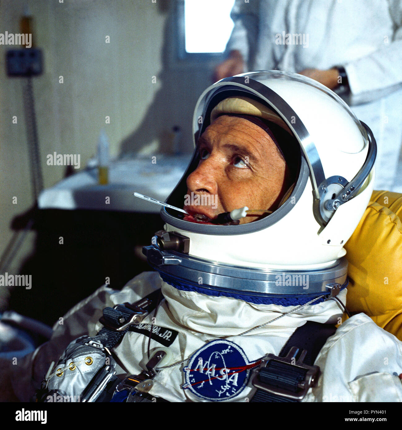 8 mars 1965 L astronaute Walter M. Schirra Jr. la commande