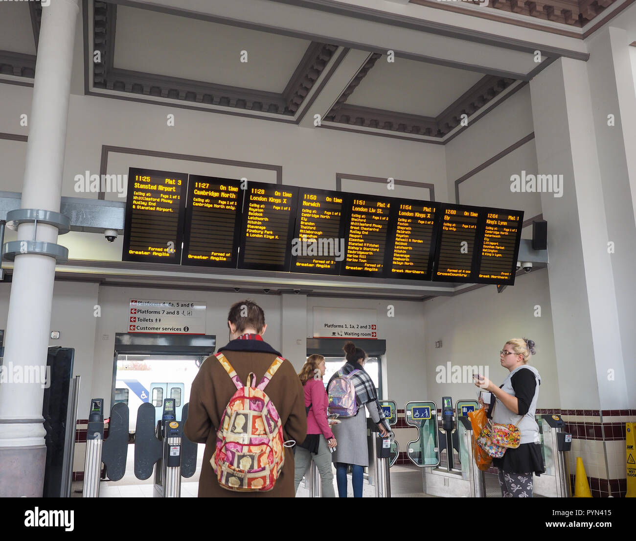 CAMBRIDGE, UK - CIRCA Octobre 2018 : la gare ferroviaire de Cambridge Banque D'Images