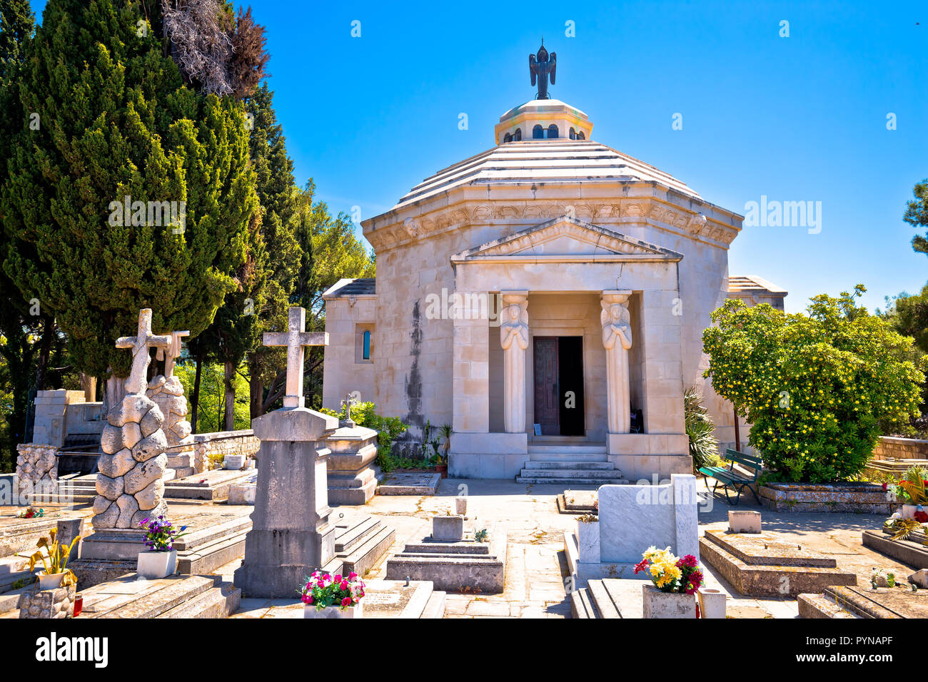 Cavtat cimetière et le Mausolée de Racic vue, Dalmatie du sud Région de la Croatie Banque D'Images