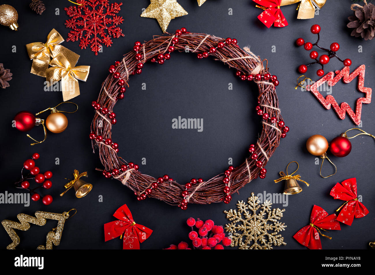 Noël et Nouvel An arrière-plan rouge et or Banque D'Images