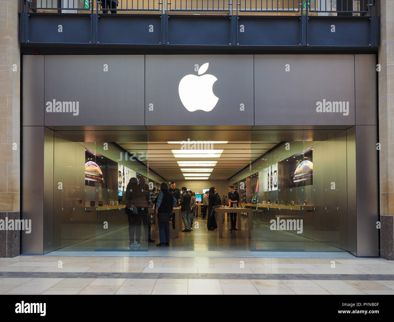 CAMBRIDGE, UK - CIRCA Octobre 2018 : Apple store au centre commercial Grand Arcade Banque D'Images