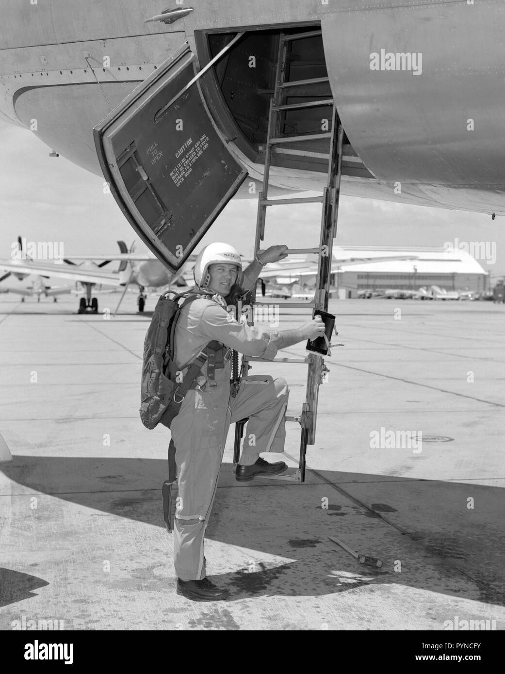 Du 10 décembre 1966, jusqu'à sa retraite le 27 février 1976, P. Stanley a été chef Butchart (plus tard, Directeur des opérations de vol) à la NASA's Flight Research Center (renommé le 26 mars 1976, le Hugh L. Dryden Flight Research Center). Banque D'Images