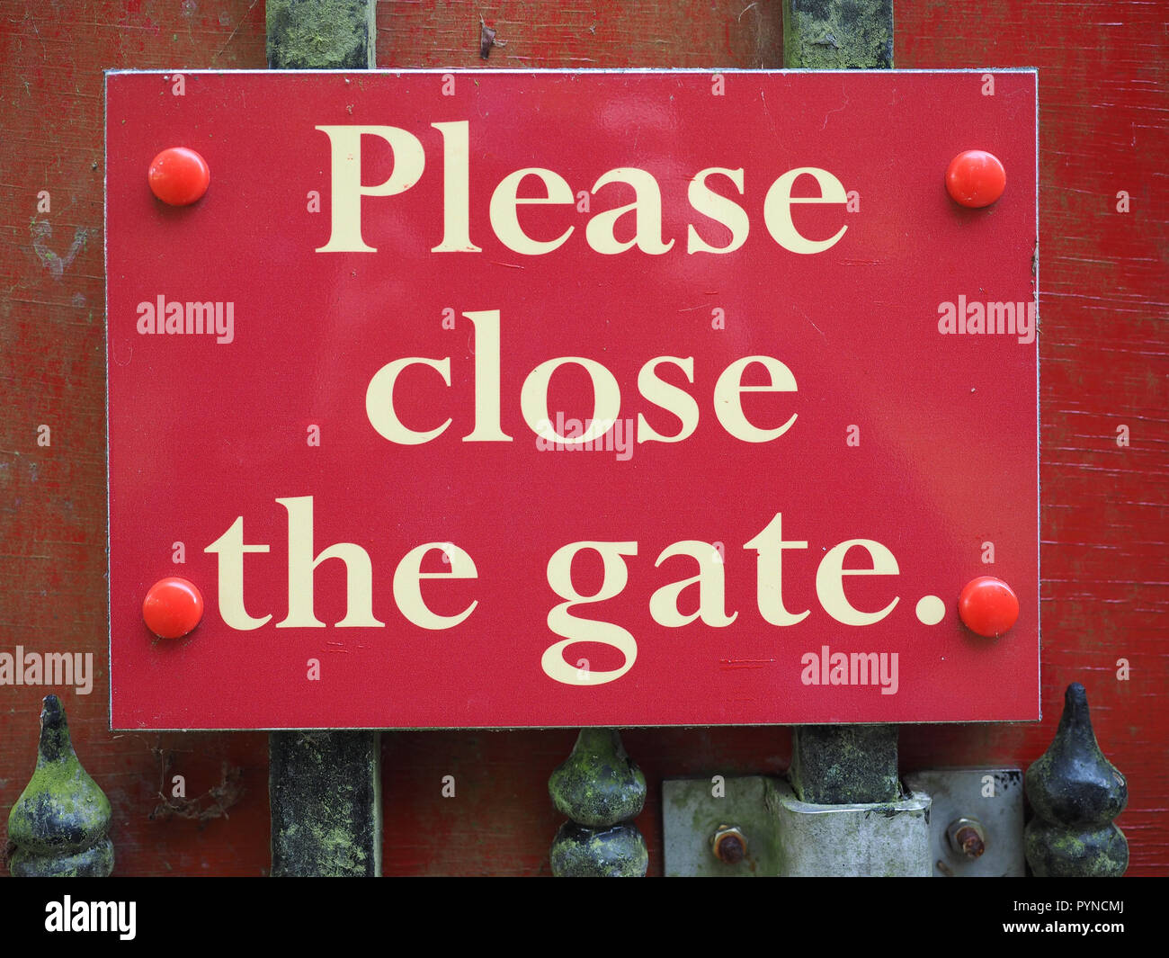 Veuillez fermer la porte signe sur une porte Banque D'Images