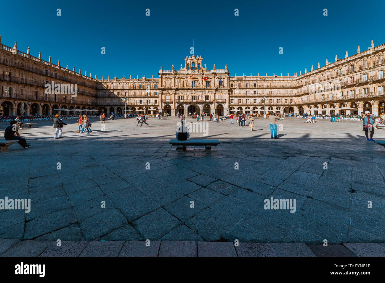 L'avant de la plaza. La Plaza Mayor, la place principale, à Salamanque, Espagne, est un grand plaza situé dans le centre de Salamanque, utilisé comme une fonction squar Banque D'Images