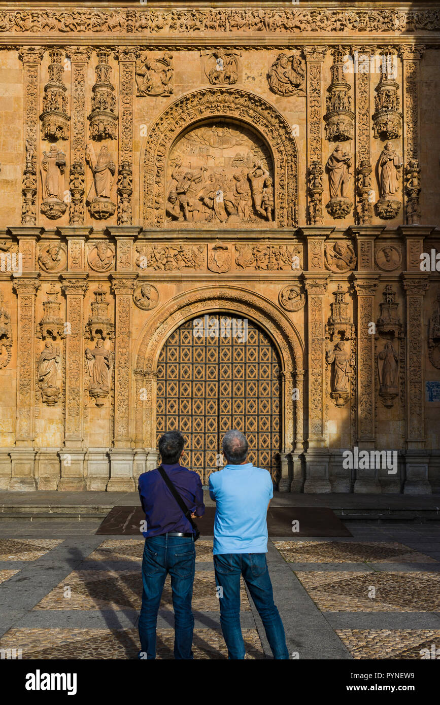 Détail de la façade de l'église. Le Convento de San Esteban est un monastère dominicain situé dans la Plaza del Concilio de Trento dans la ville de S Banque D'Images