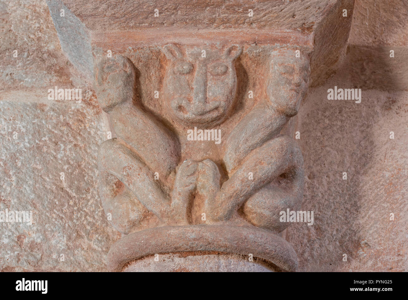 Gourdon, France - 3 août 2018 : Capitale de l'église romane à Gourdon, Saône-et-Loire, France. Banque D'Images