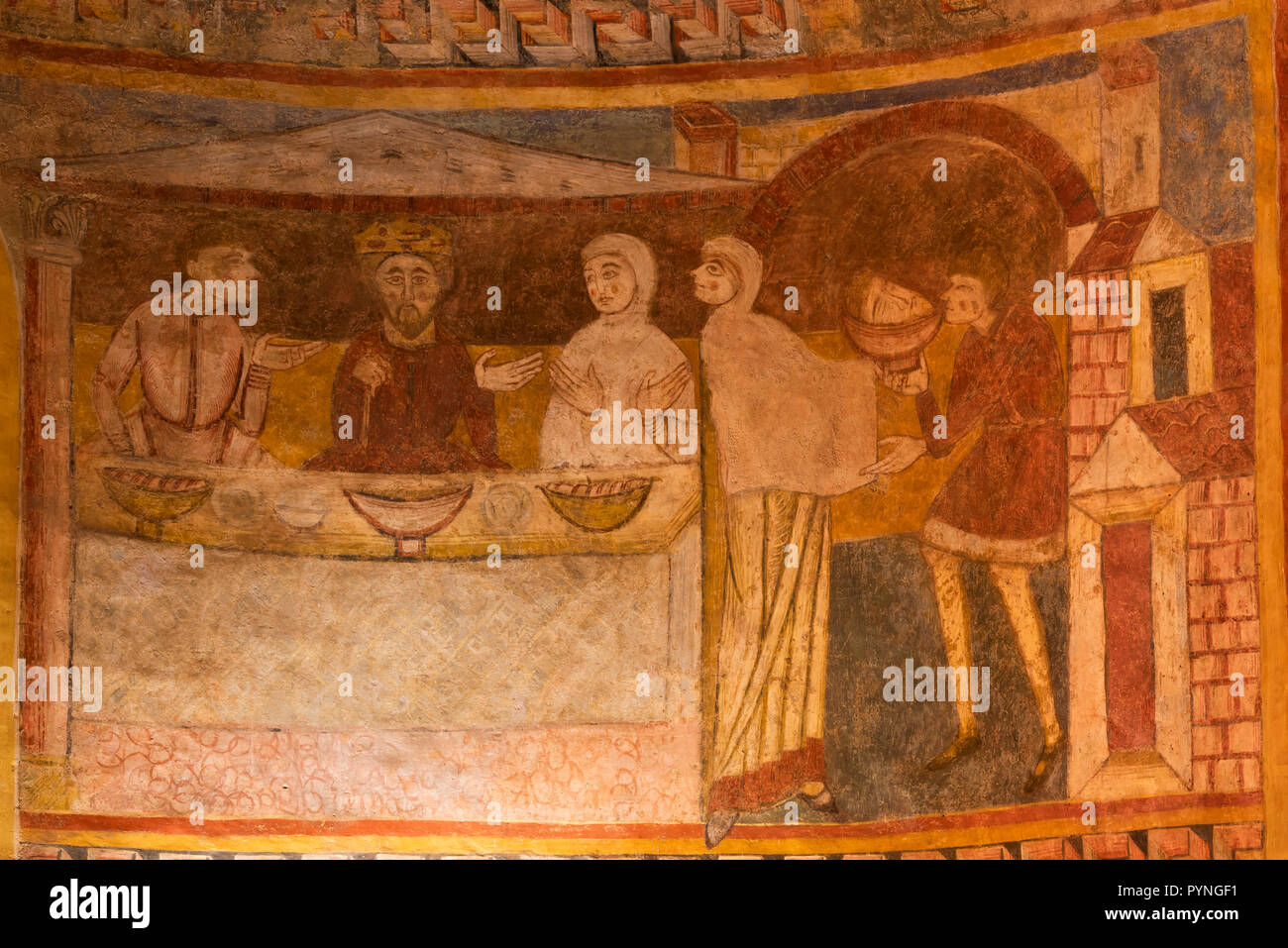 Anzy-le-Duc, France - 1 août 2018 : fresque historique dans l'église romane d'Anzy le Duc, Saonne-et-Loire, France. Banque D'Images