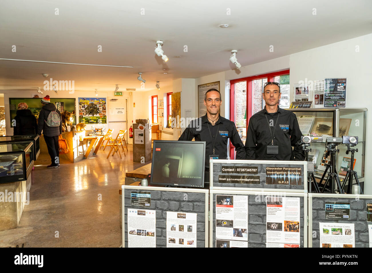 Les enquêteurs paranormaux Gloucestershire au Festival de la citrouille, doyen du Centre du patrimoine mondial, forêt de Dean. Banque D'Images