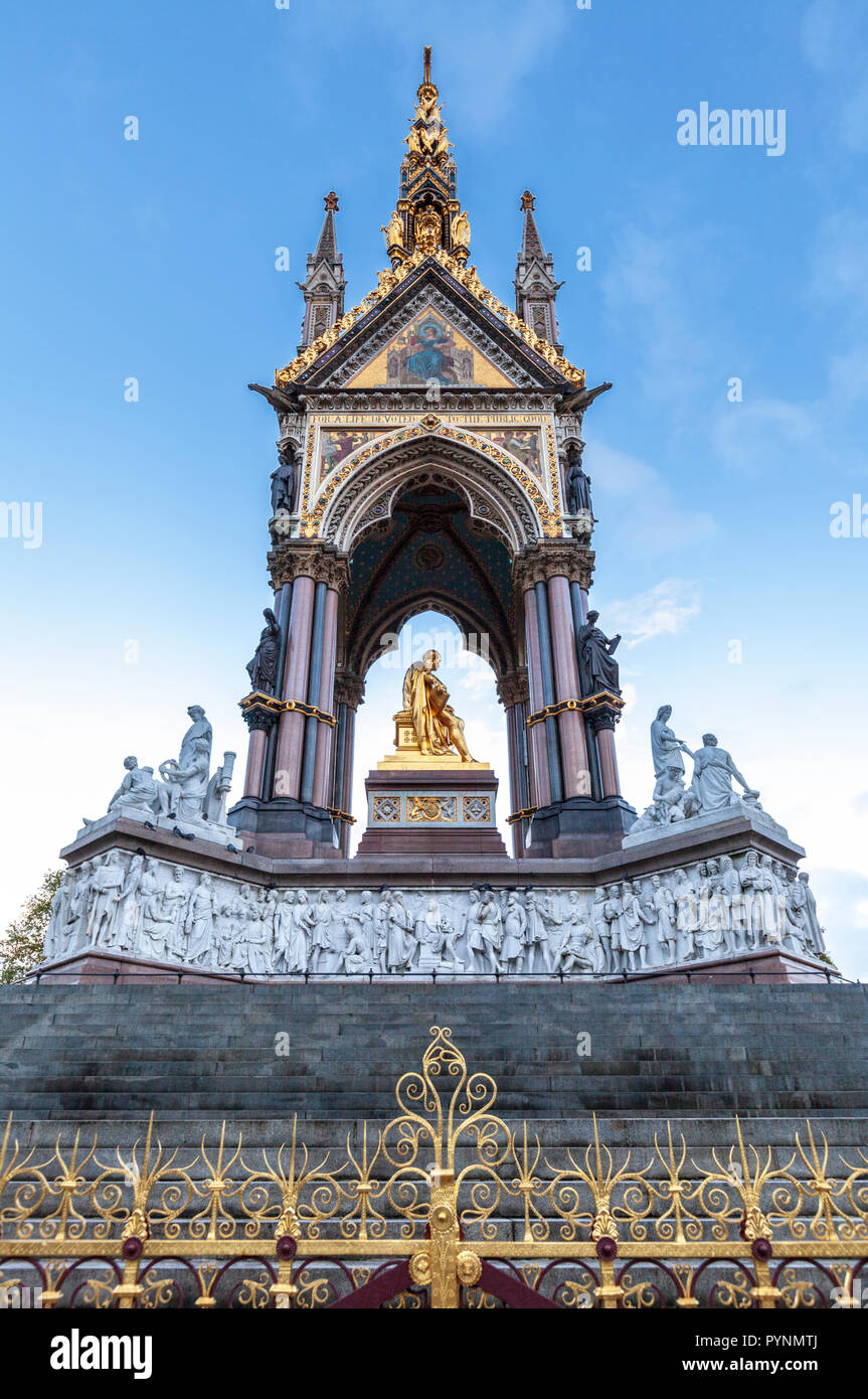 L'Albert Memorial dans Kensington Gardens, Londres, Angleterre Banque D'Images