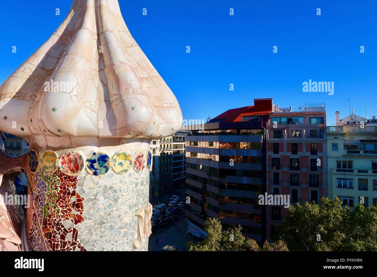 La Casa Batlló de Gaudi, Barcelone, Espagne. Lumineuse, ensoleillée matin d'automne. Octobre 2018. Banque D'Images