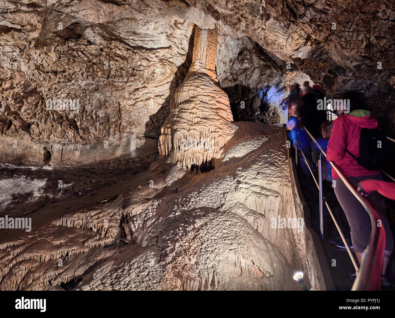 Métro magnifique intérieur de la grotte Demanovska de liberté dans les montagnes de la Slovaquie, de l'Europe Banque D'Images