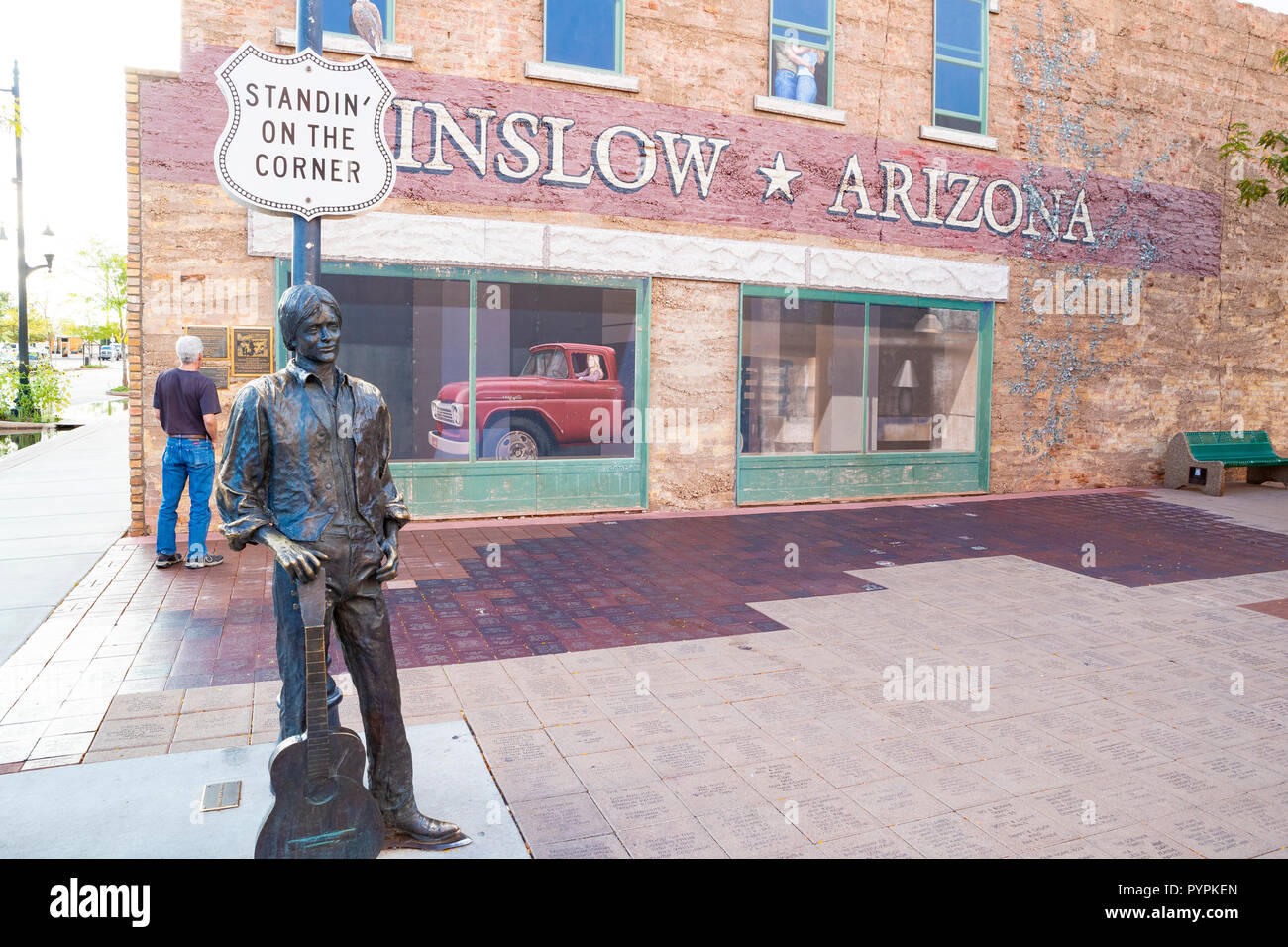 Eagles Standin' sur le coin à Winslow, arizona attraction Banque D'Images