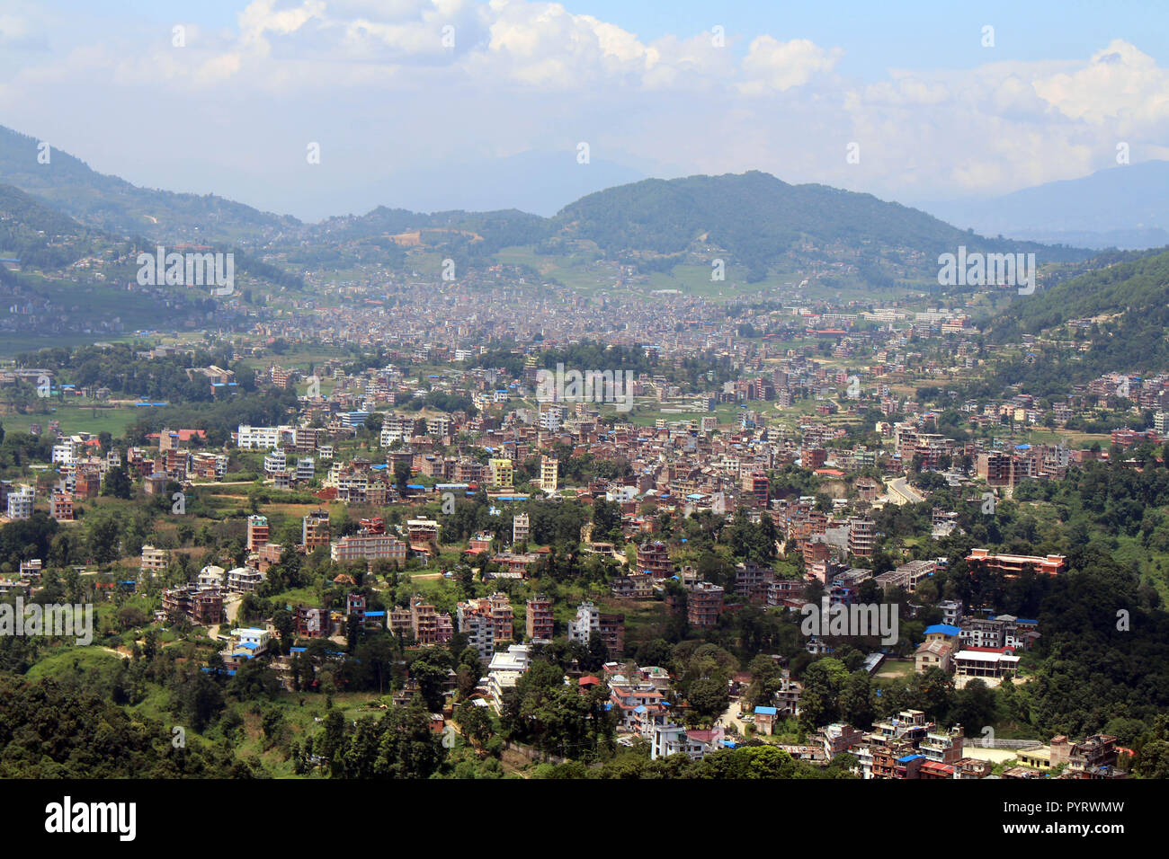 La vue de la vallée de Katmandou comme vu de Dhulikhel après une courte randonnée. Prises au Népal, août 2018. Banque D'Images