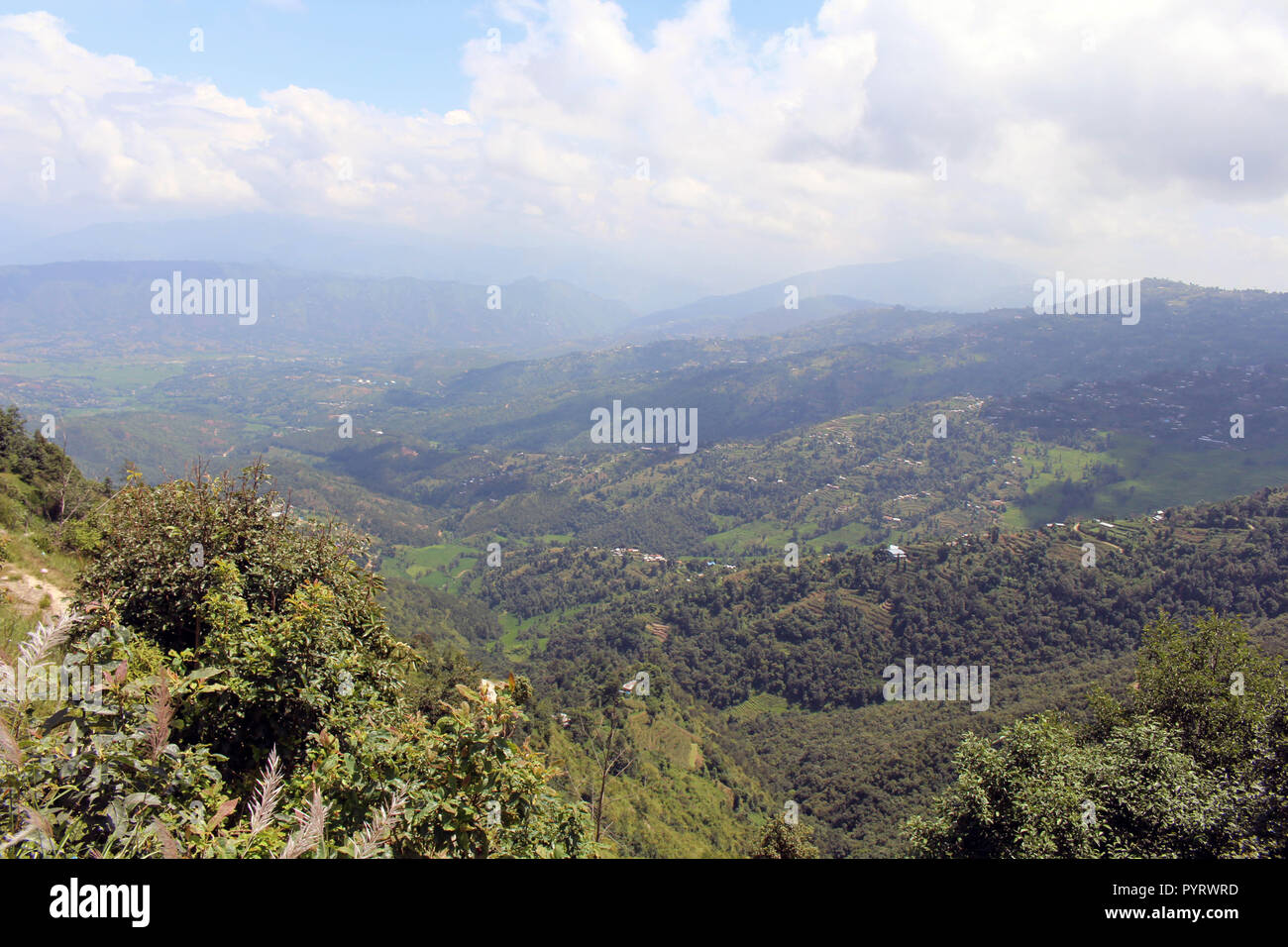 La vue de la vallée de Katmandou comme vu de Dhulikhel après une courte randonnée. Prises au Népal, août 2018. Banque D'Images