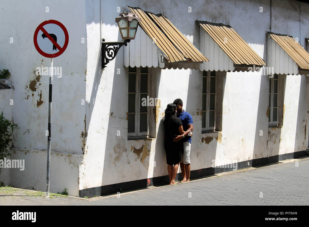 Des gens qui font des prewedding session autour de Old Dutch Hospital. Prises au Sri Lanka, août 2018. Banque D'Images