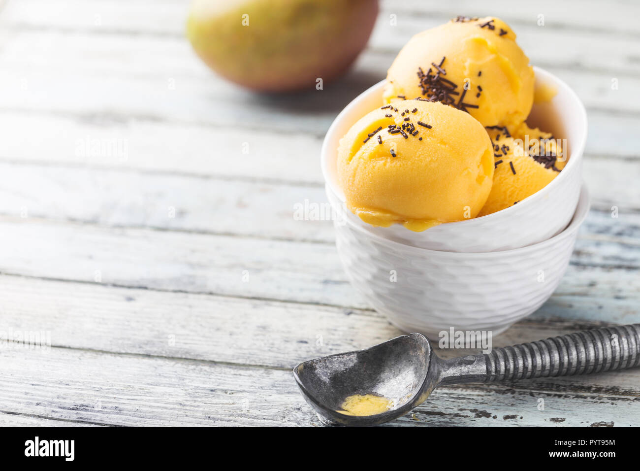 La crème glacée mangue fait maison Banque D'Images