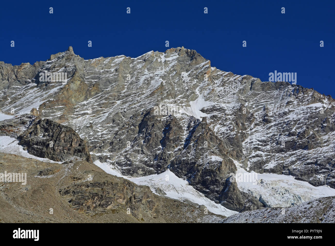 Le Sommet De La Weisshorn Dans Le Sud De La Suisse Avec Le