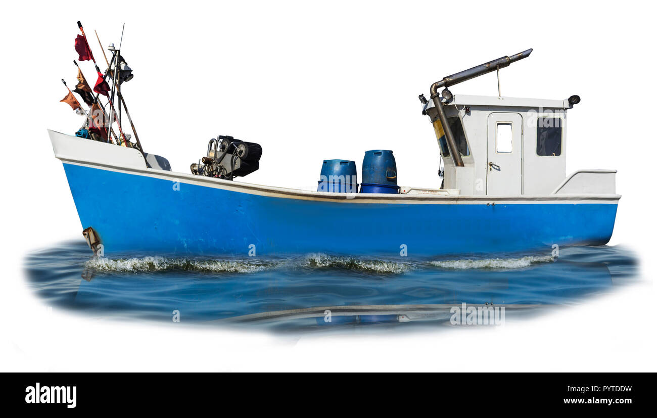 Mer Baltique. Le bateau de pêche avec le boîtier en plastique bleu et blanc de la cabine. Isolé photo. Site sur les pêcheurs, la construction navale, la romance, l'industrie. Banque D'Images