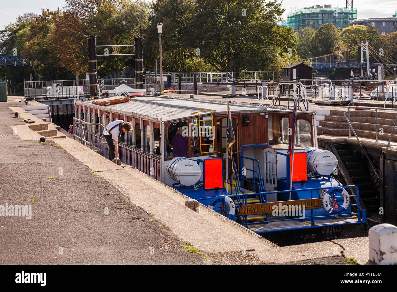 La nouvelle belle du Sud attend dans l'écluse de Teddington,Londres,Angleterre,UK Banque D'Images