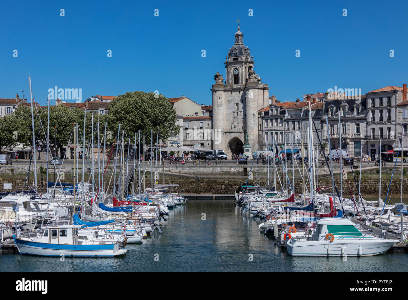 La grosse Horloge porte dans le Vieux Port de La Rochelle en Charente-Maritime. Banque D'Images