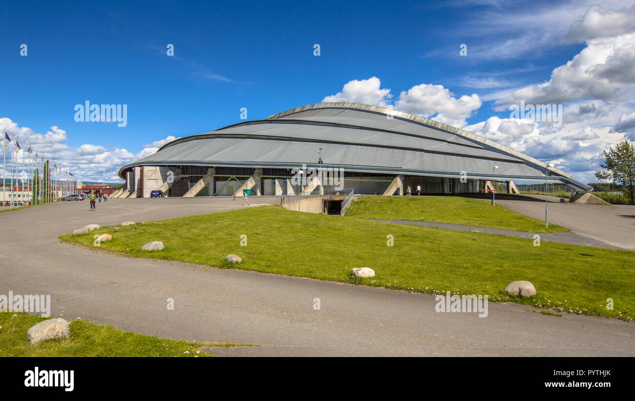HAMAR, NORVÈGE - août 01, 2016 : patinage de vitesse olympique Vikingskipet stadium à Oslo. Dans la forme de la proue d'un bateau viking. Banque D'Images