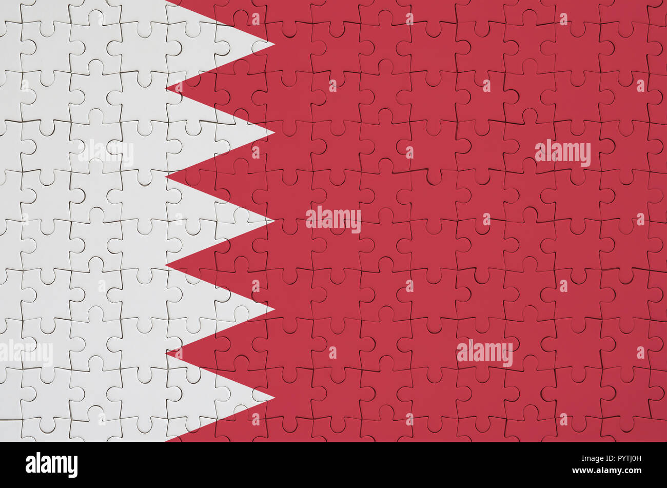 Drapeau de Bahreïn est représenté sur un casse-tête pliée Banque D'Images