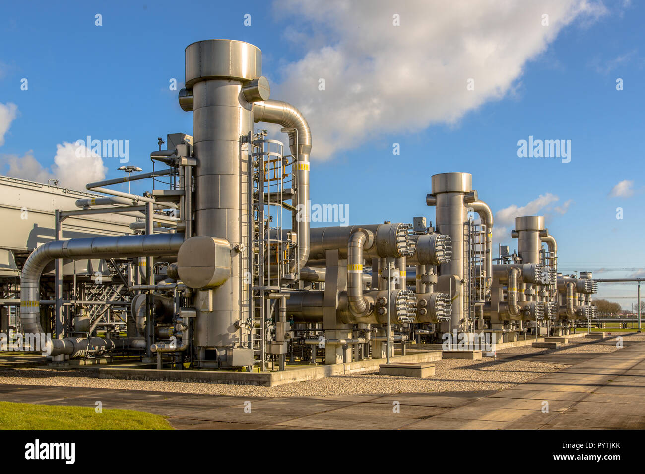 Les unités de la raffinerie de gaz naturel néerlandais sur le site de traitement du champ Banque D'Images