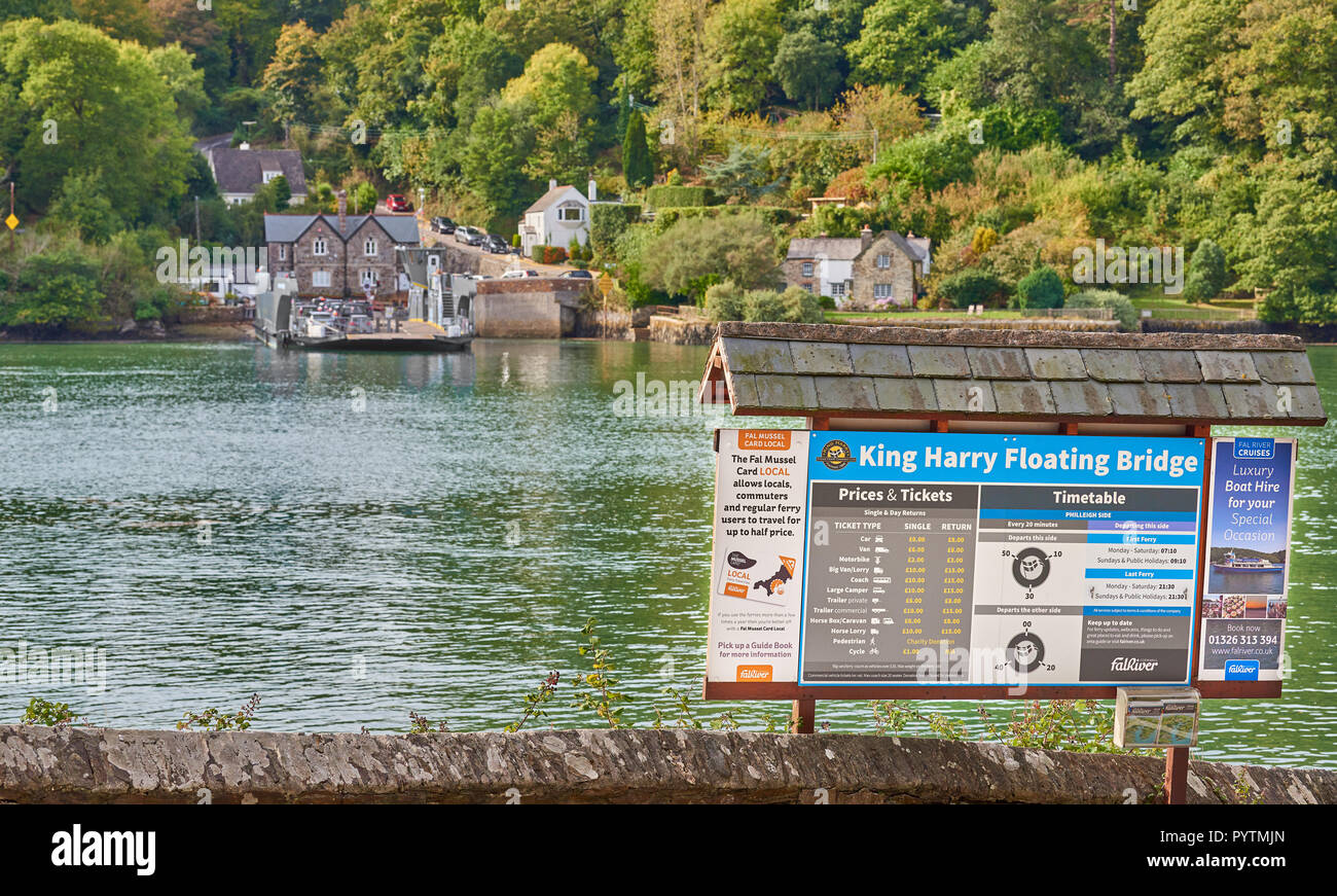 Harry King, une traversée en ferry de la chaîne pour les véhicules et les piétons de traverser la rivière Fal à Trelissick, Roseland peninsula, Cornwall, Angleterre. Banque D'Images