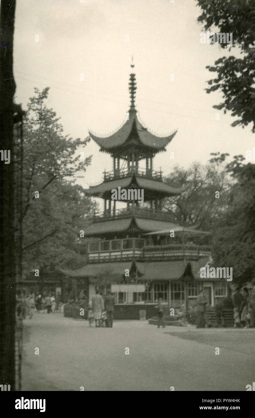 La tour chinoise au Tivoli, Copenhague, Danemark 1954 Banque D'Images