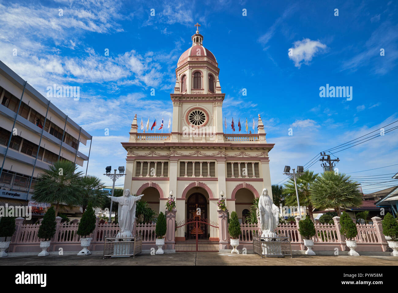 Le 18e siècle Portugais-construit l'église de Santa Cruz à Bangkok, Thaïlande, debout à côté de la rivière Chao Phraya dans une ancienne enclave chrétienne Banque D'Images