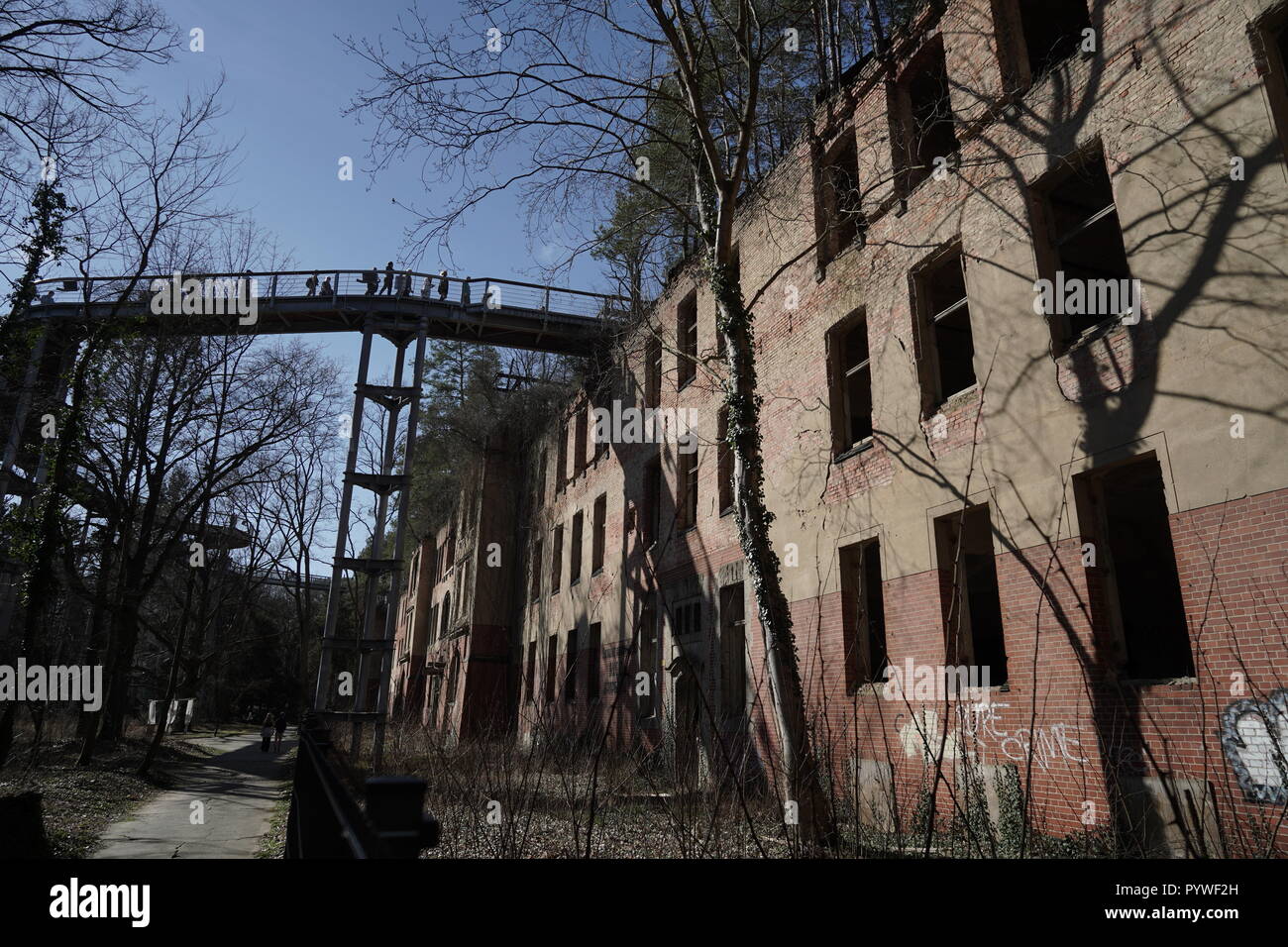 Beelitz, Allemagne. 07Th avr, 2018. Vue à l'Beelitzer sanatoriums. Les poumons des travailleurs Beelitz-Heilstätten sanatoriums, construit entre 1898 et 1930 par la Landesversicherungsanstalt Berlin, forme l'un des plus grands complexes hospitaliers dans le Berlin de l'arrière-pays. Credit : Jörg Carstensen/dpa/Alamy Live News Banque D'Images