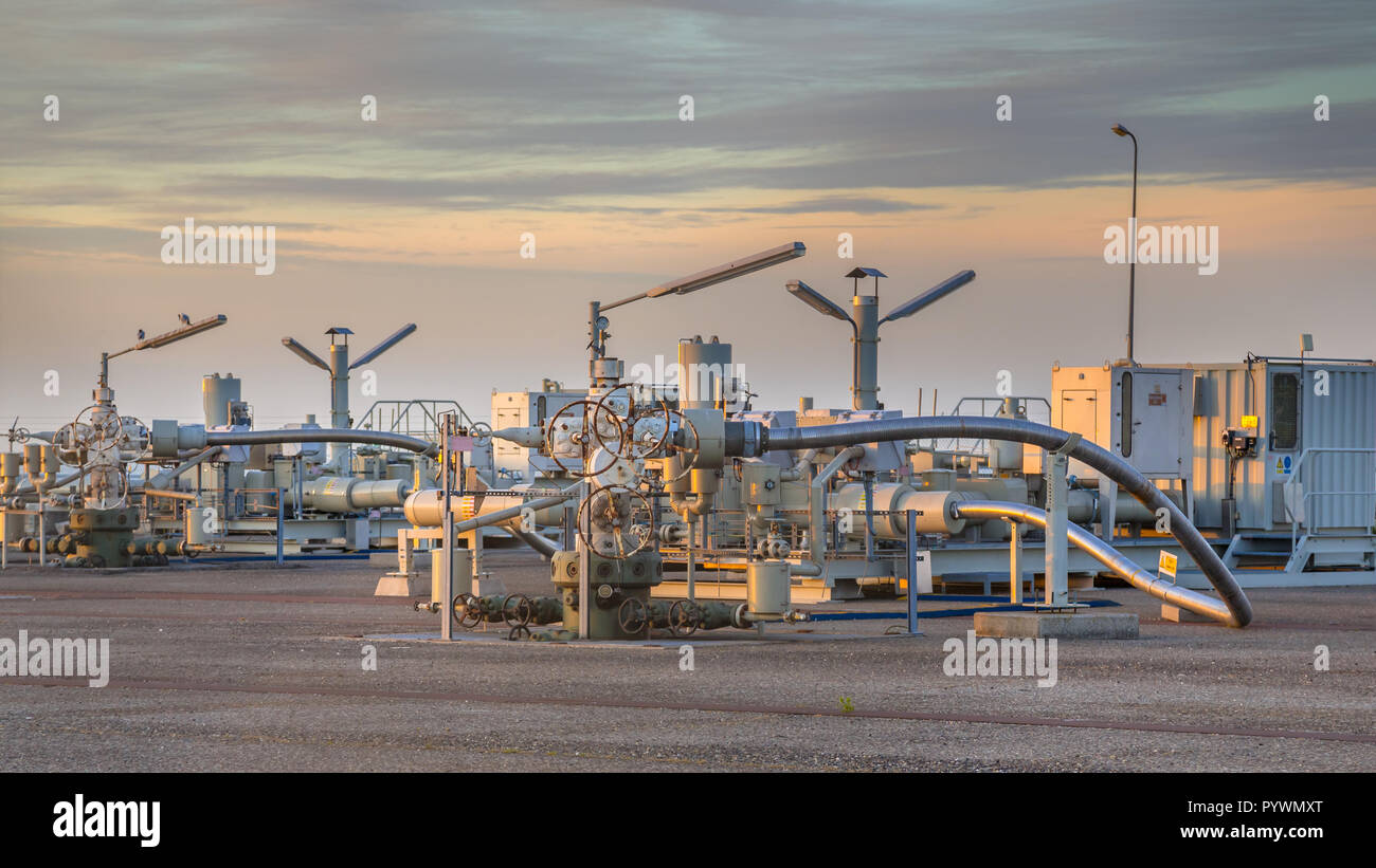 L'usine de production de gaz naturel dans la région de Wadden avec soupapes pipe line Banque D'Images