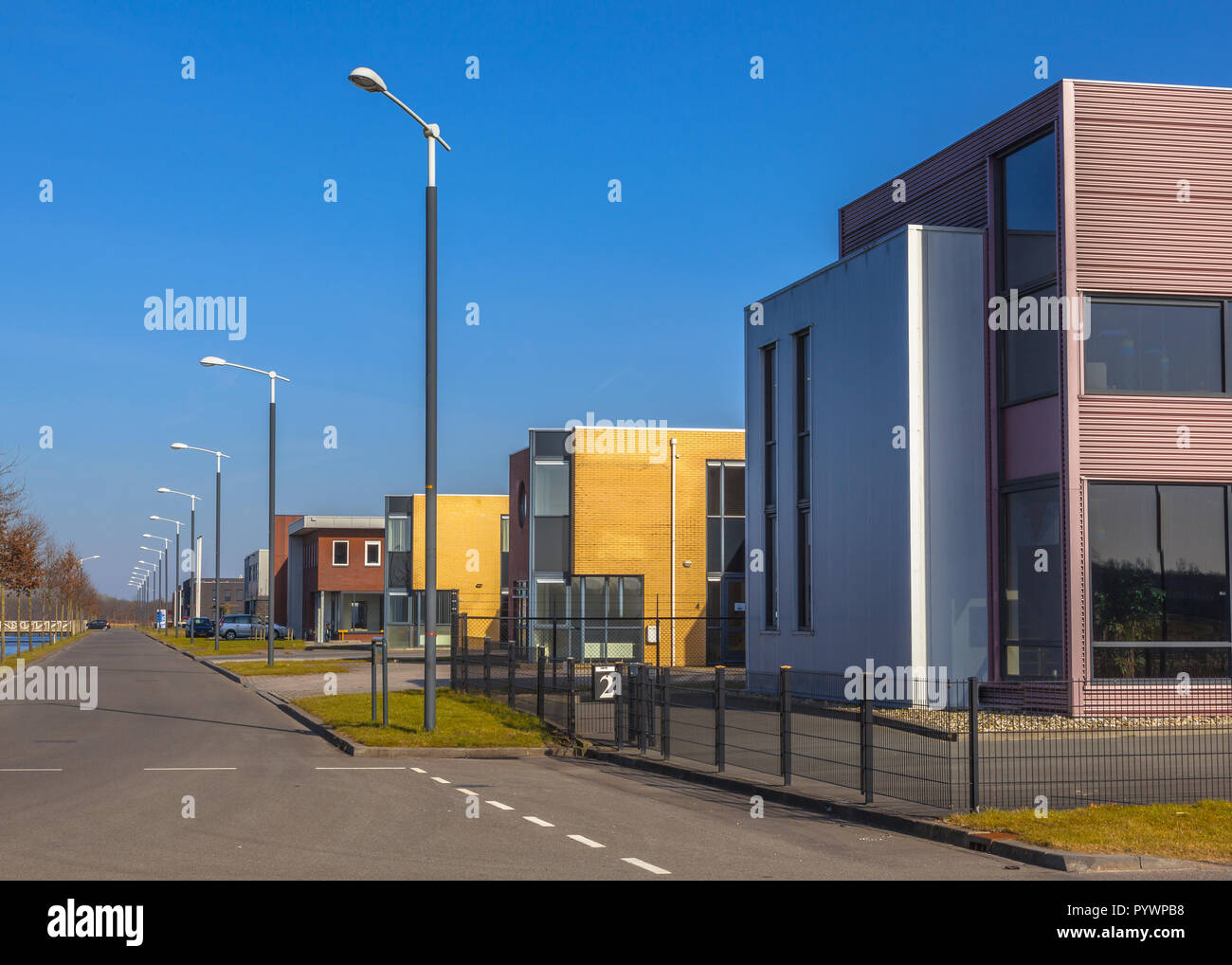 L'immobilier industriel dans une zone commerciale nouvellement développé avec petit bussinesses aux Pays-Bas Banque D'Images