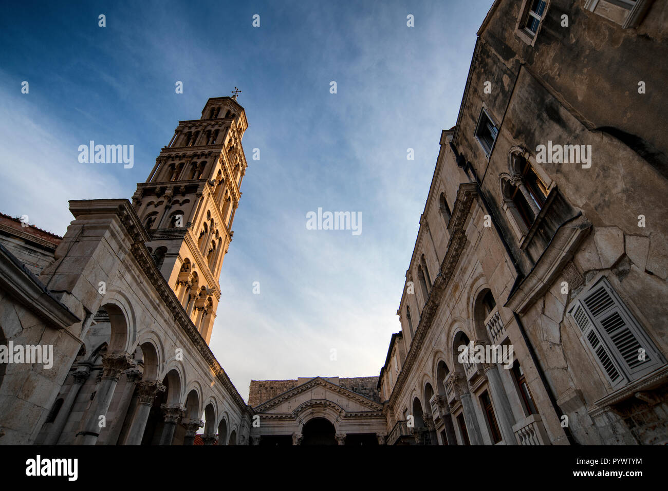 Cathédrale de saint Domnius et clocher, ancien Split, le centre historique de Split, Croatie, ou la place Peristil péristyle. Banque D'Images