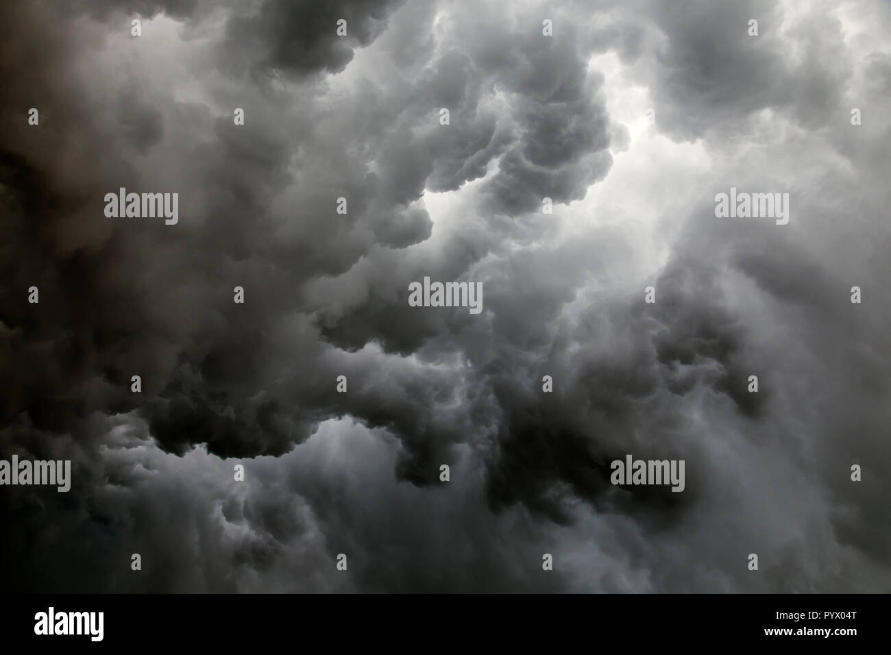 Nuages d’orage Banque D'Images