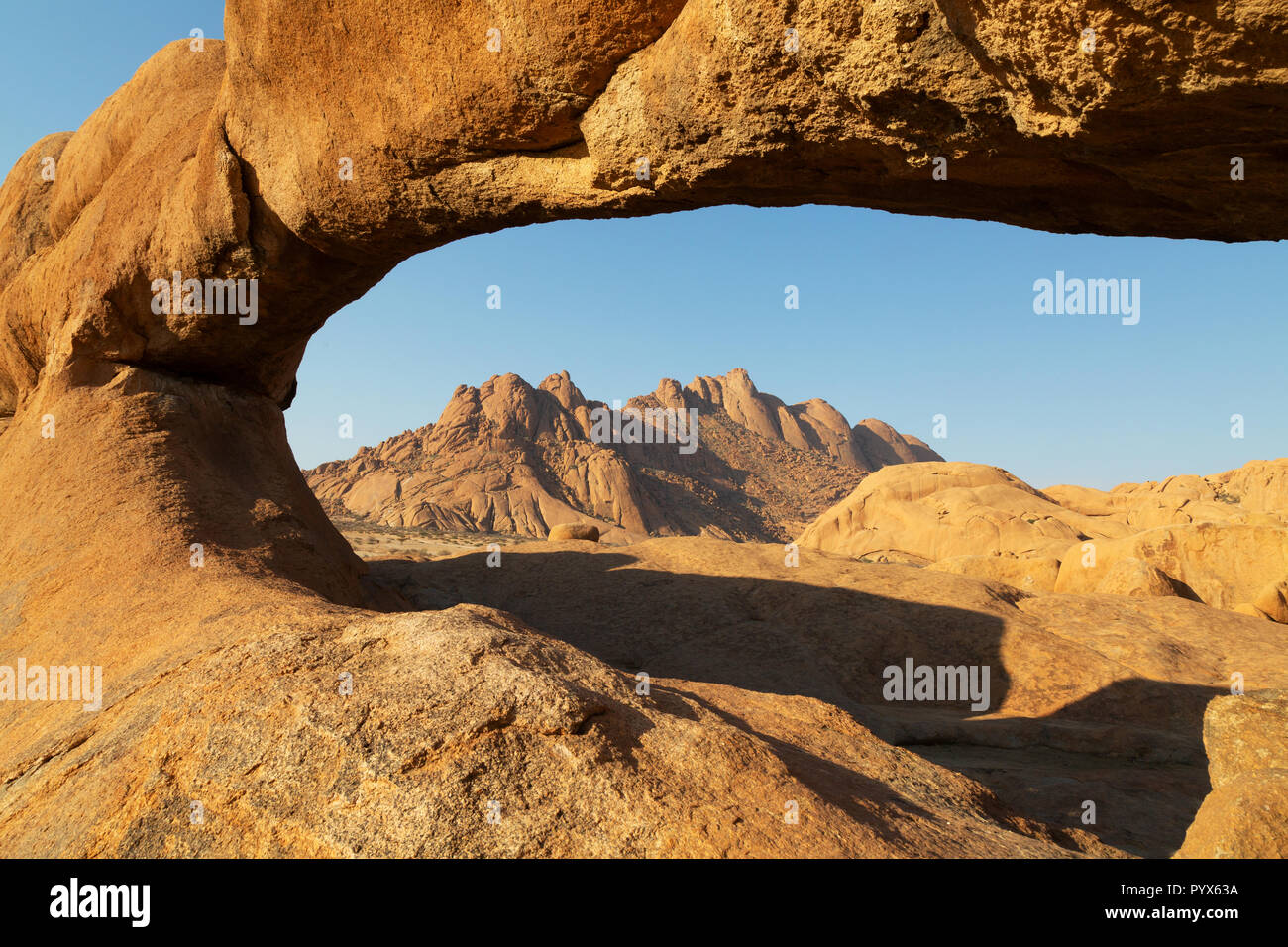 Paysage de la Namibie ; rock arch à Spitzkoppe, exemple de paysages africains, Afrique Namibie Spitzkoppe, Banque D'Images