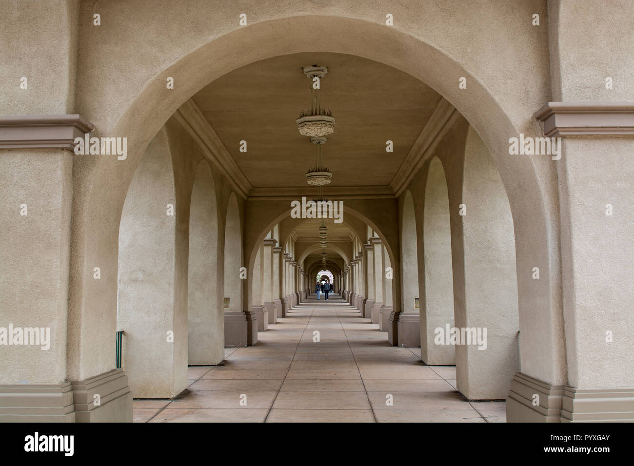 Corridor d'Archway, Place de village, Balboa Park, San Diego, Californie. Banque D'Images