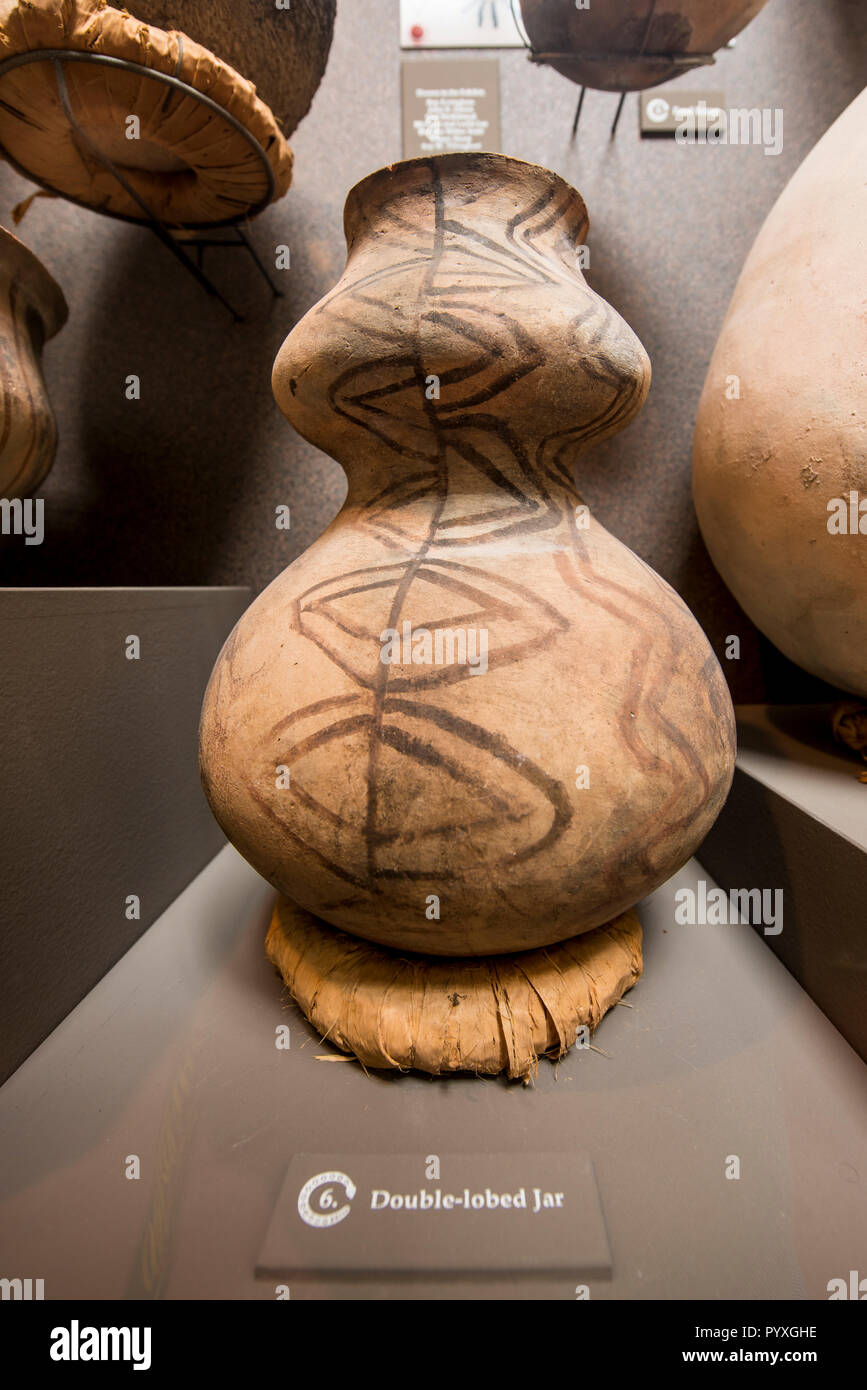 Double Kumeyaay jar lobées, Musée de l'homme de San Diego, Balboa Park, San Diego, Californie. Banque D'Images
