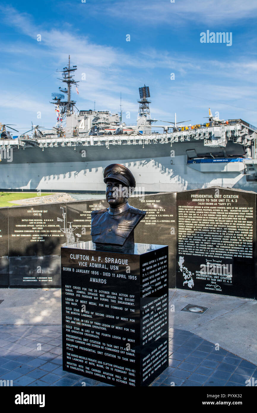 A. F. Clifton Sprague monument au porte-avions USS Midway (musée), le Port de San Diego, San Diego, Californie. Banque D'Images