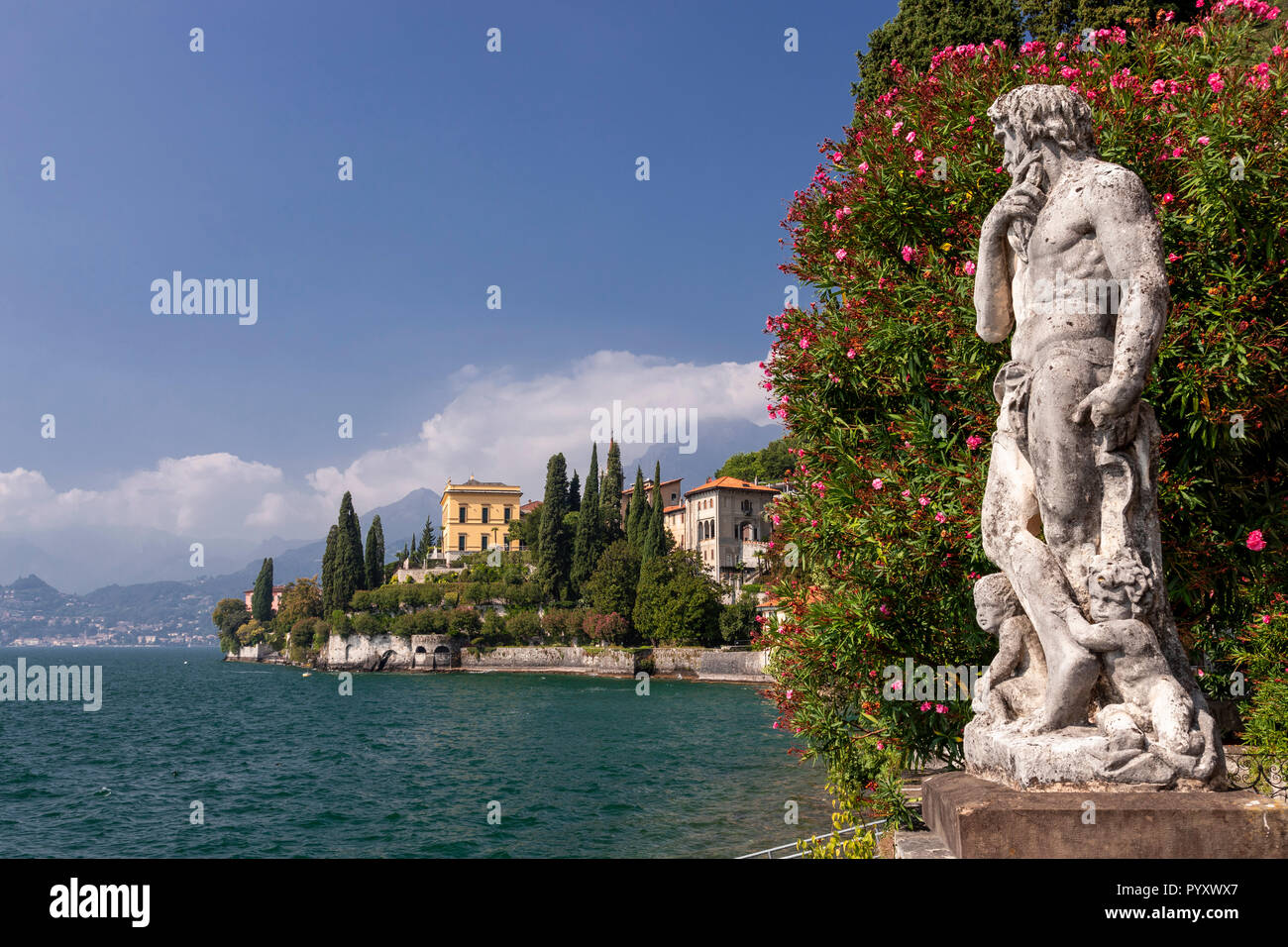 Statue dans les jardins de Villa Monastero à Varenna sur le lac de Côme, Italie Banque D'Images